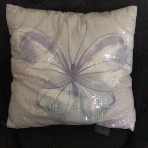 tahari throw pillows